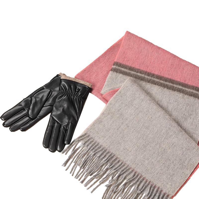 Aisiya Scarf and Glove Set