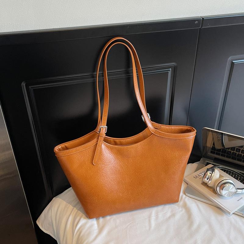 Ретро сумка женская большой вместимости 2025 новая осень и зима универсальная простая наплечная сумка текстурная сумка-тоут для поездок