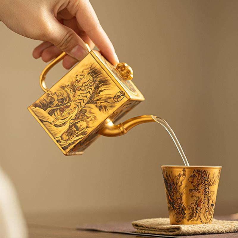 Gilt teapot retro Chinese household teapot four divine beasts square pot kung fu tea set high-end tea brewer