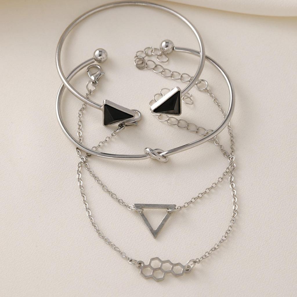 Стильный набор браслетов с геометрическим узором: Европейская и американская мода, дизайн из 4-х частей треугольника