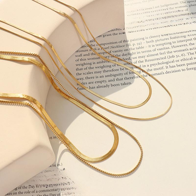 Cold Wind Temperament Double-Layer Blade Snake Bone Chain Necklace Female, Minimalist Gold-Plated Collarbone Chain