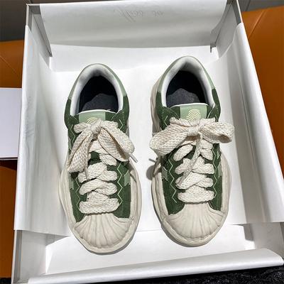 Растворенные туфли женские 2025 новые ракушечный носок круглый носок низкий верх повседневные кеды сочетание цветов толстая подошва кожаные повседневные женские туфли