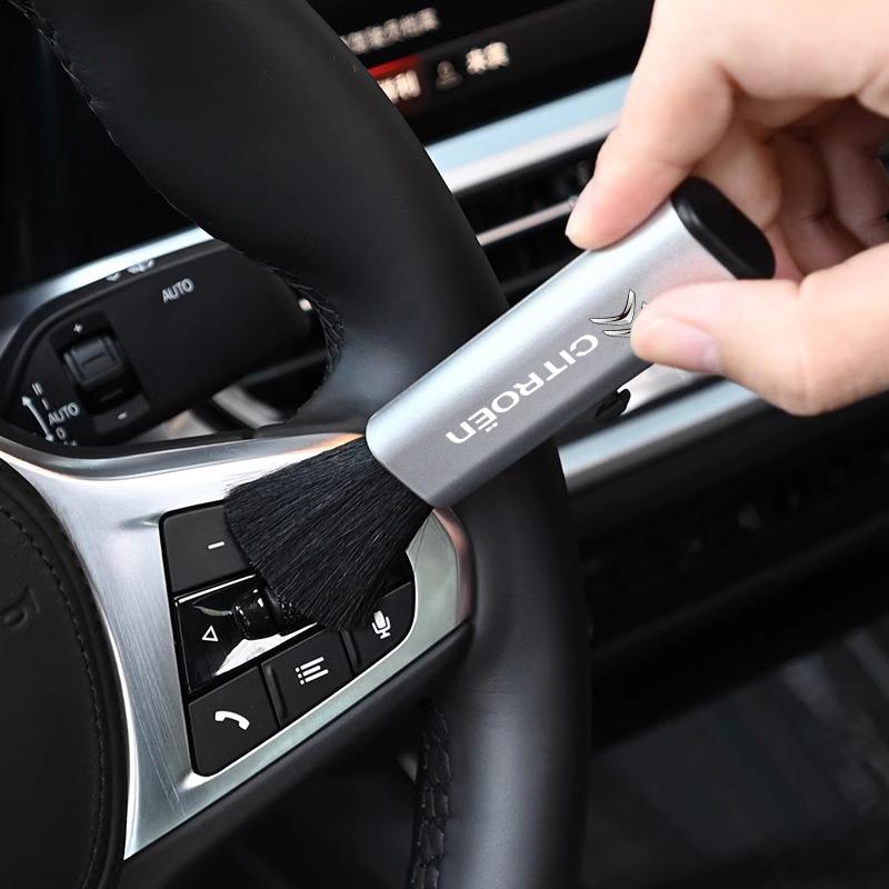 Car Retractable Air Outlet Cleaning Brush Dust Small Soft Brush For Citroen DS3 DS4 DS5 RD3 Grand Cactus Saxo C6 C4 C3 C2 C1 VTS alb256