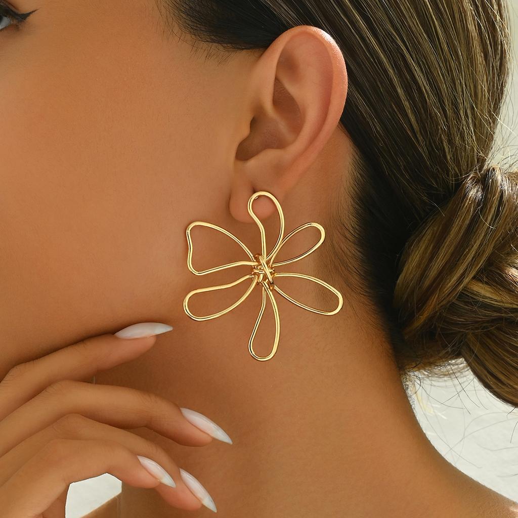 1 пара модных минималистичных полых цветочных асимметричных сережек для женщин, подходят для повседневного ношения, отпуска, свидания, подарка паре