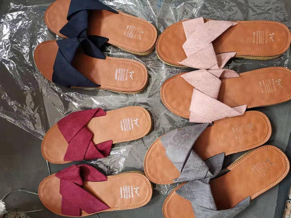 Cross Slippers Women's Summer Outer Wear 2025 New Fashion Outer Wear Beach Slippers Flat Bottom Internet Celebrity Cross Cool Slippers Women