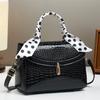 The New Fashion Japanese and South Korean Crocodile Print Female Hand Full Shoulder Crossbody Saddle Bag Casual Crossbody Bag Trend