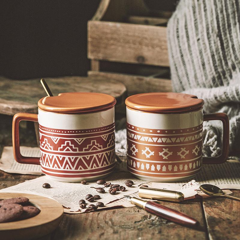 Офисная керамическая кружка для питья Женская Новинка 2025 Домашние кофейные кружки Чашка для завтрака с крышкой и ложкой Кружка