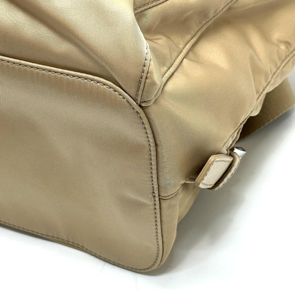 Prada 1BZ811 Рюкзак с треугольным логотипом, двойными карманами и сумкой-пеналом, нейлон, бежевый