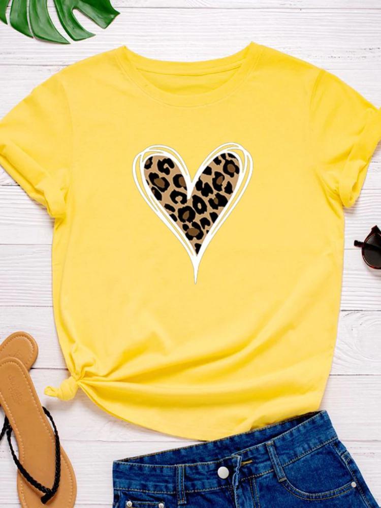 Леопардовый принт в виде сердца Женская футболка с коротким рукавом и круглым вырезом Свободная женская футболка Женская модная футболка Топы Одежда Camisetas Mujer