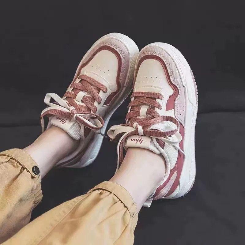 Маленькие белые туфли женские туфли 2024 весна и осень новые розовые туфли с клубничным медведем летние универсальные повседневные туфли на платформе спортивные туфли для серфинга