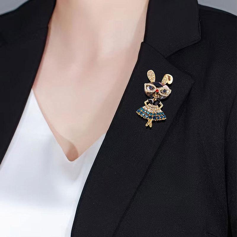 Брошь в виде кролика со стразами для женщин, сверкающие животные, кролик, корсажные булавки, ювелирные подарки