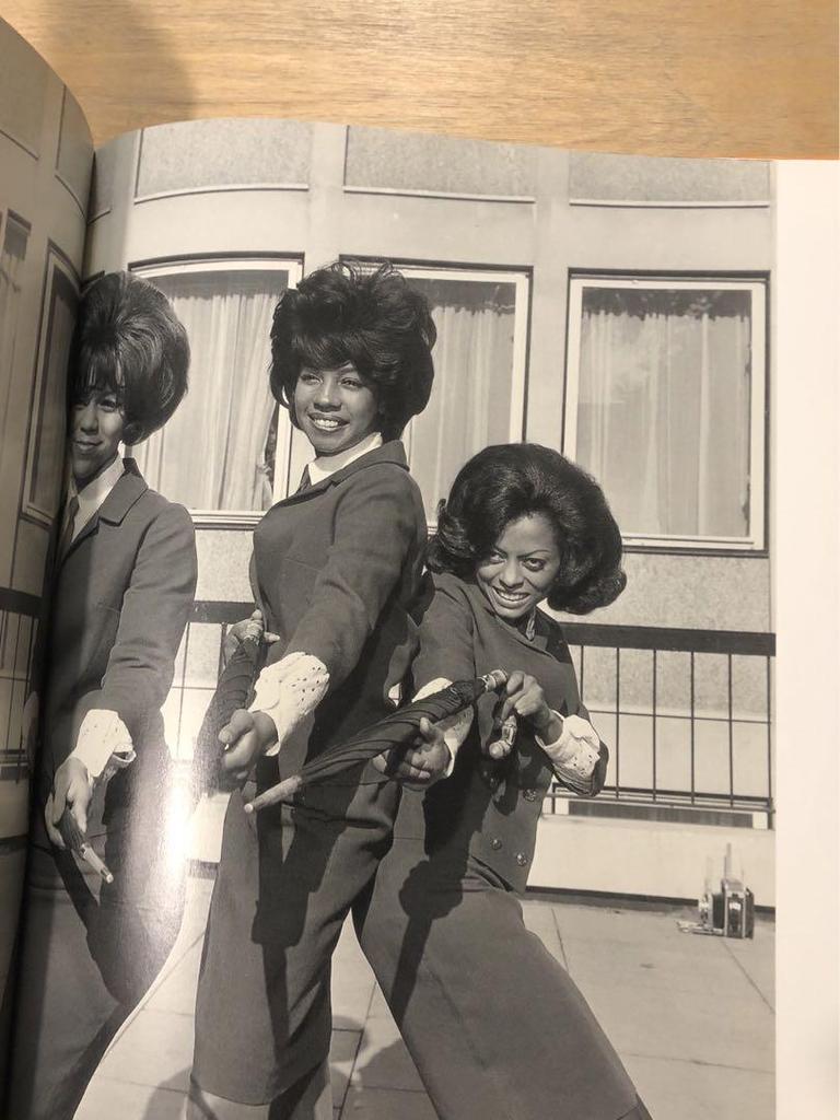 [Б/У] The Beatles, Дэвид Боуи, Beach Boys Фотокнига Конец…