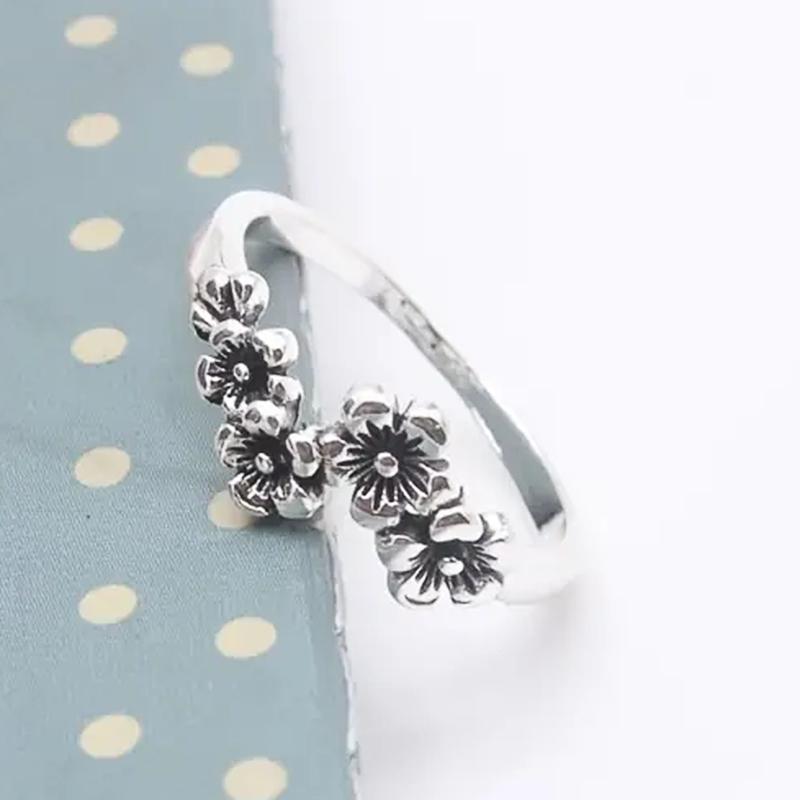 Huitan Anti Color Flower Design Women Rings for Vintage Party Daily Wear Retro Finger Accessories Gift Aesthetic Jewelry