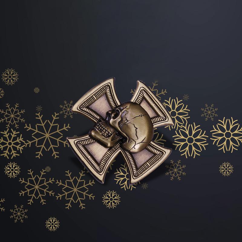 Брошь-значок в винтажном стиле в виде байкерского креста с черепом из меди