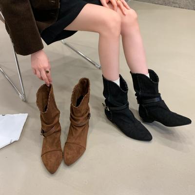 Ретро матовая кожа острый носок плиссированные ботильоны 2025 новые одинарные ботинки внутренняя высота увеличение короткие западные ковбойские сапоги женские