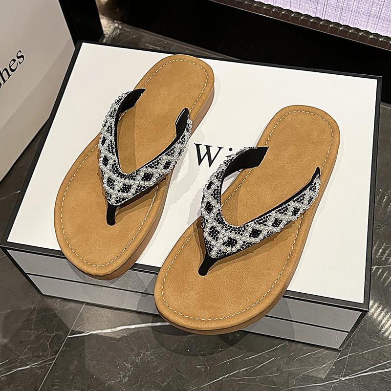 Fashion Hot Selling Women's Flat Sandals Summer New Style Large Size Fashion Able Casual Versatile Thick Soled Beach Havaiana Style 2025