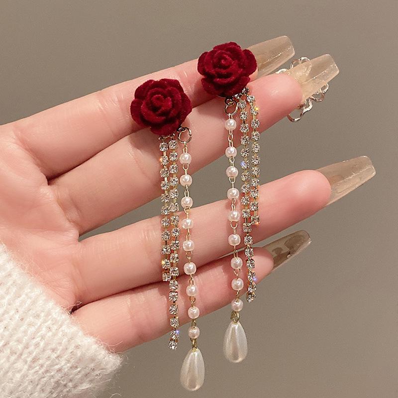 2023 High-End French Pearl Earrings: Light Luxury, Unique Design for Women