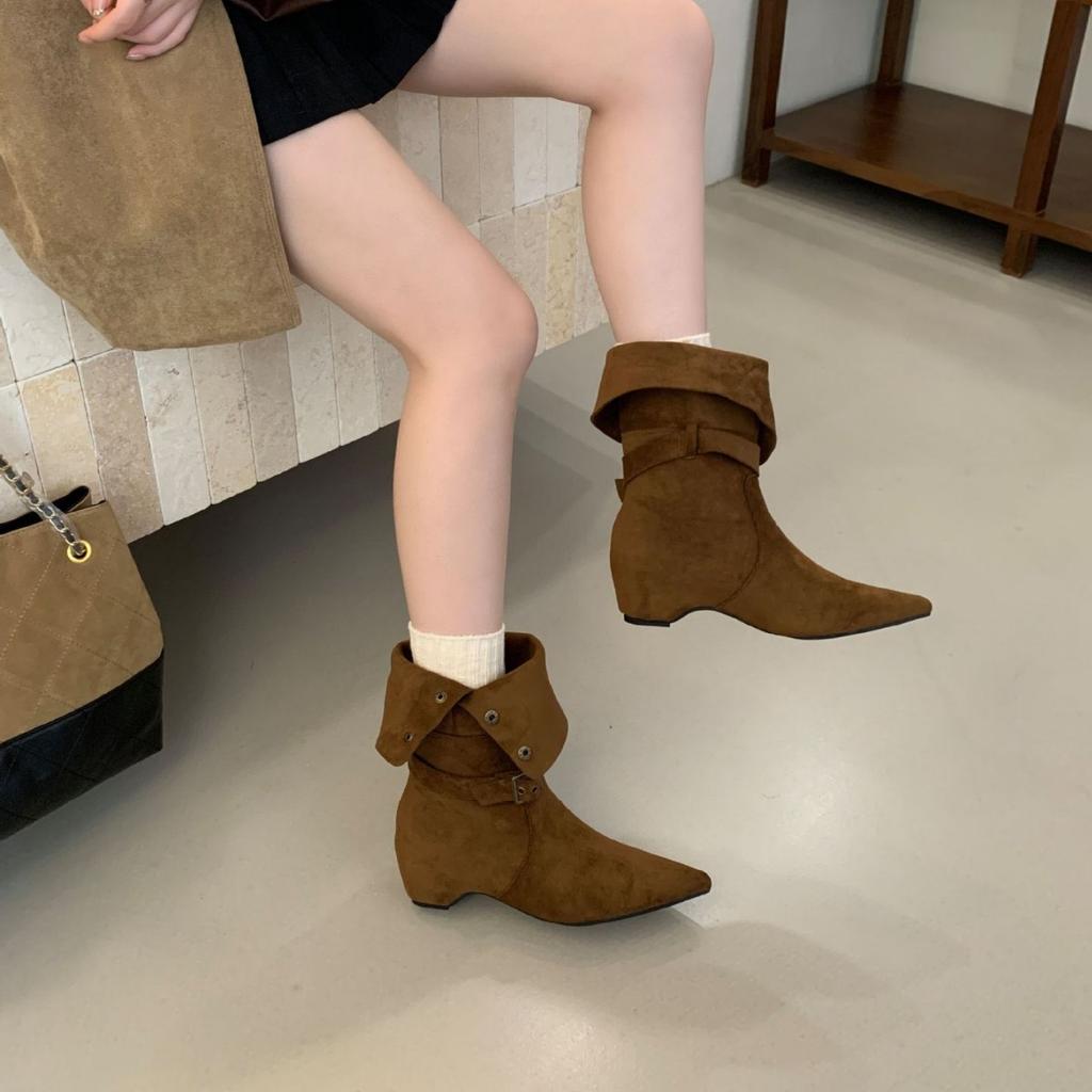 2025 Autumn and Winter New Pointed Head Medium Tube Thin Low Tube Button Inner Slope Heel Two Wear Women's Short Boots Martin