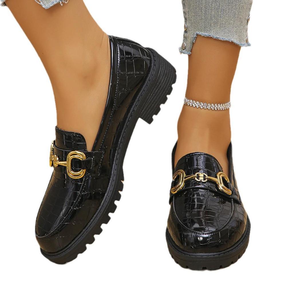 Женские лоферы в британском стиле на массивном каблуке из кожи с круглым носком и металлической пряжкой – Универсальные, на толстой подошве, больших размеров