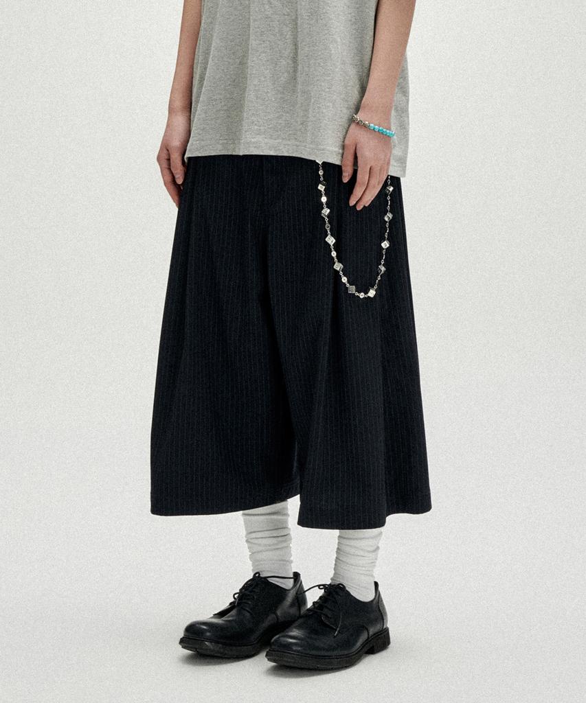 NOT4NERD Two Tuck Stripe Bermuda Shorts - Navy
