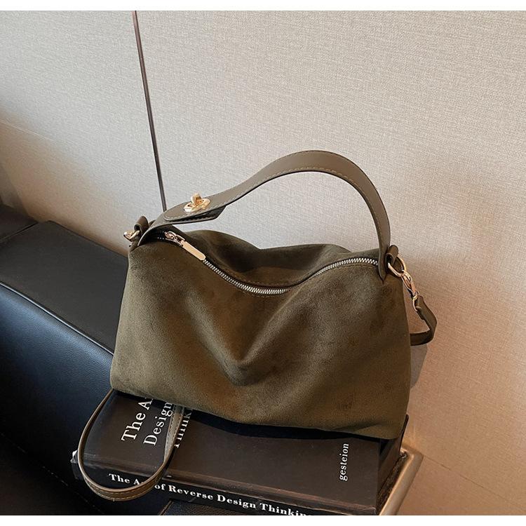 Vintage Matte Handbag Niche Underarm Bag Women's Winter New Shoulder Tote Bag Versatile Suede Messenger Bag