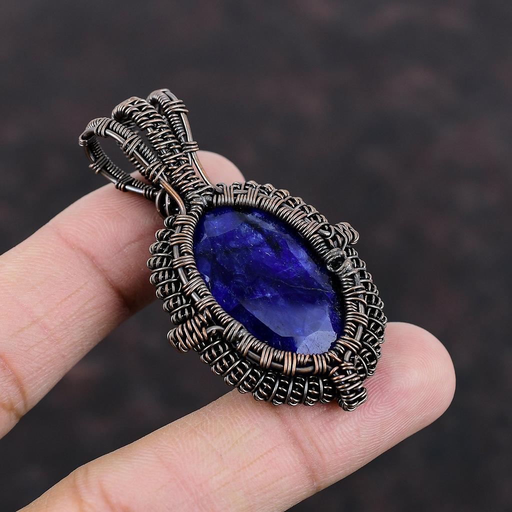 Кулон с граненым синим сапфиром, медная проволока, ювелирные изделия, кулон ручной работы, медный кулон с драгоценным камнем, подарок на годовщину, кулон, завернутый в проволоку