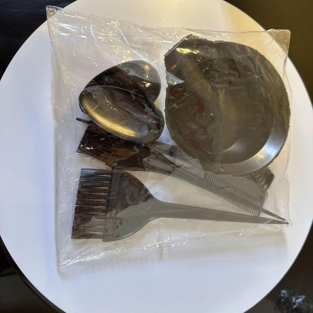 4-Piece Hairdressing Tool Set: Dyeing Bowl & Comb Kit for Home Use