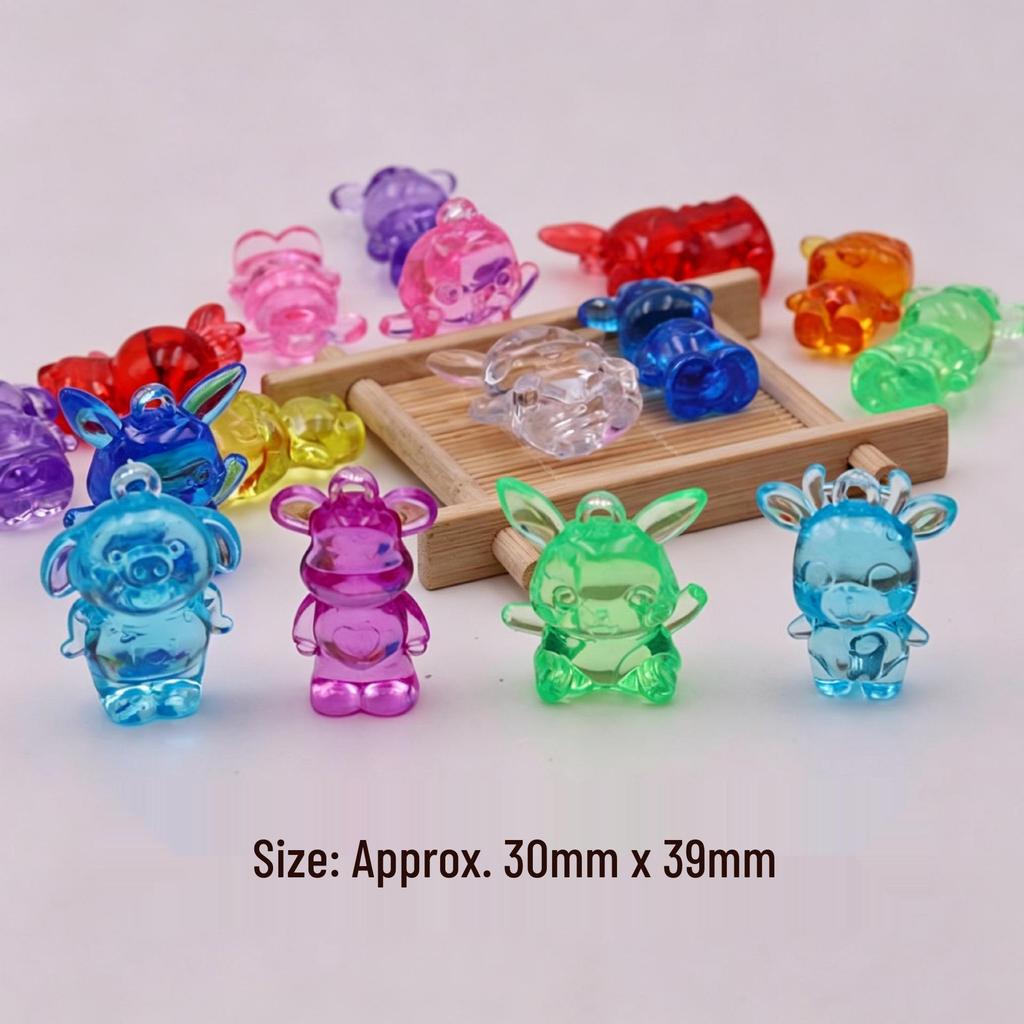 Acrylic Beetle Pendant: Transparent Cartoon Animal Ornament for Kids' Claw Machines and Amusement Park Blind Boxes.