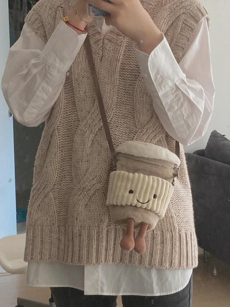 Набор из британского мультяшного кофе и сумки-мессенджера: Женская плюшевая игрушка и подарочный пакет для чашки молочного чая