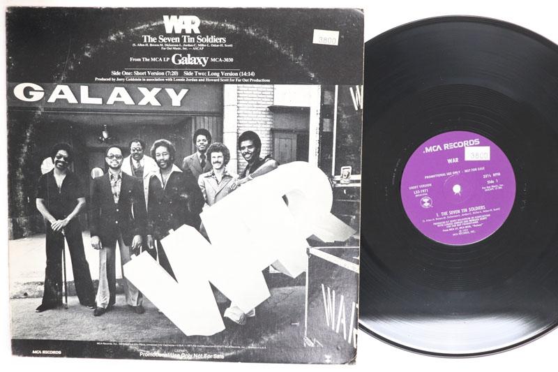 12-дюймовая пластинка WAR Seven Tin Soldiers L331971 MCA 1977 US SoulFunk Б/у