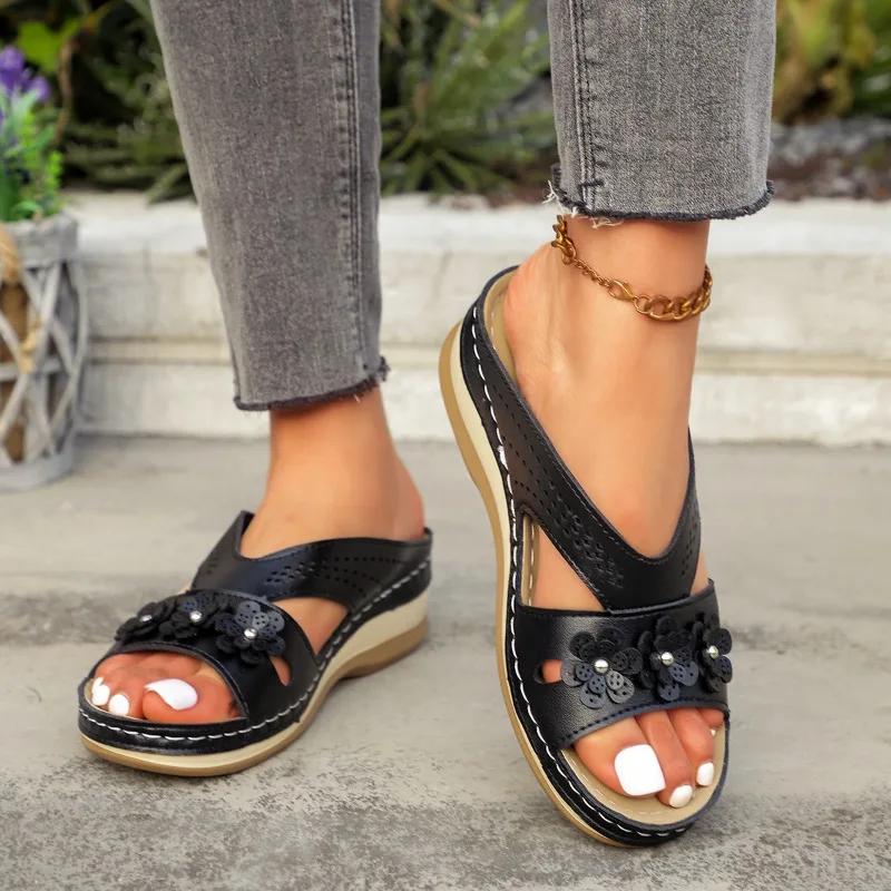 Обувь женская Лидер продаж, женские тапочки с открытым носком, большие размеры, повседневные тапочки для улицы, женские аппликации, сандалии на танкетке с круглым носком