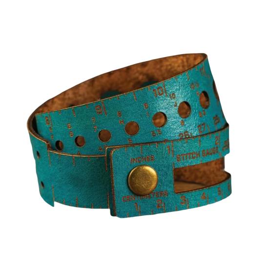 Кожаный измерительный инструмент 7-в-1 Многофункциональная 18-дюймовая линейка на запястье с калибром стежка, тестером пряжи, хранилищем маркеров стежка, портативная измерительная линейка, подарок