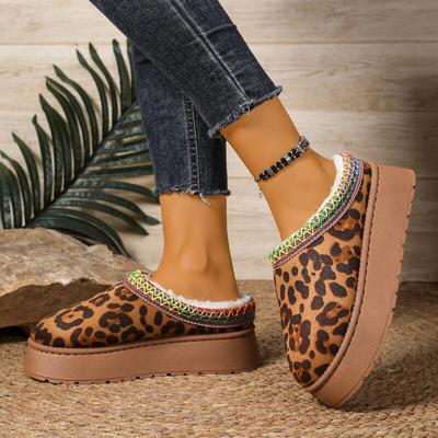 Теплые плюшевые леопардовые тапочки на толстой подошве Женские 2025 Зимние на массивной платформе, танкетке, пушистые домашние тапочки, мягкая нескользящая обувь