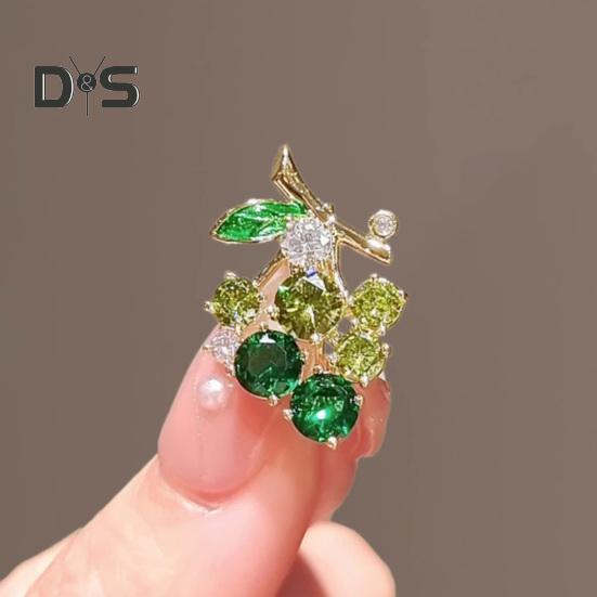 Women Brooch Floral Decor Stainless Hollow Exquisite Vintage Anti-slip Wear-resistant Coat Collar Hat Scarf Decoration Clothes Pin Garment Jewelry