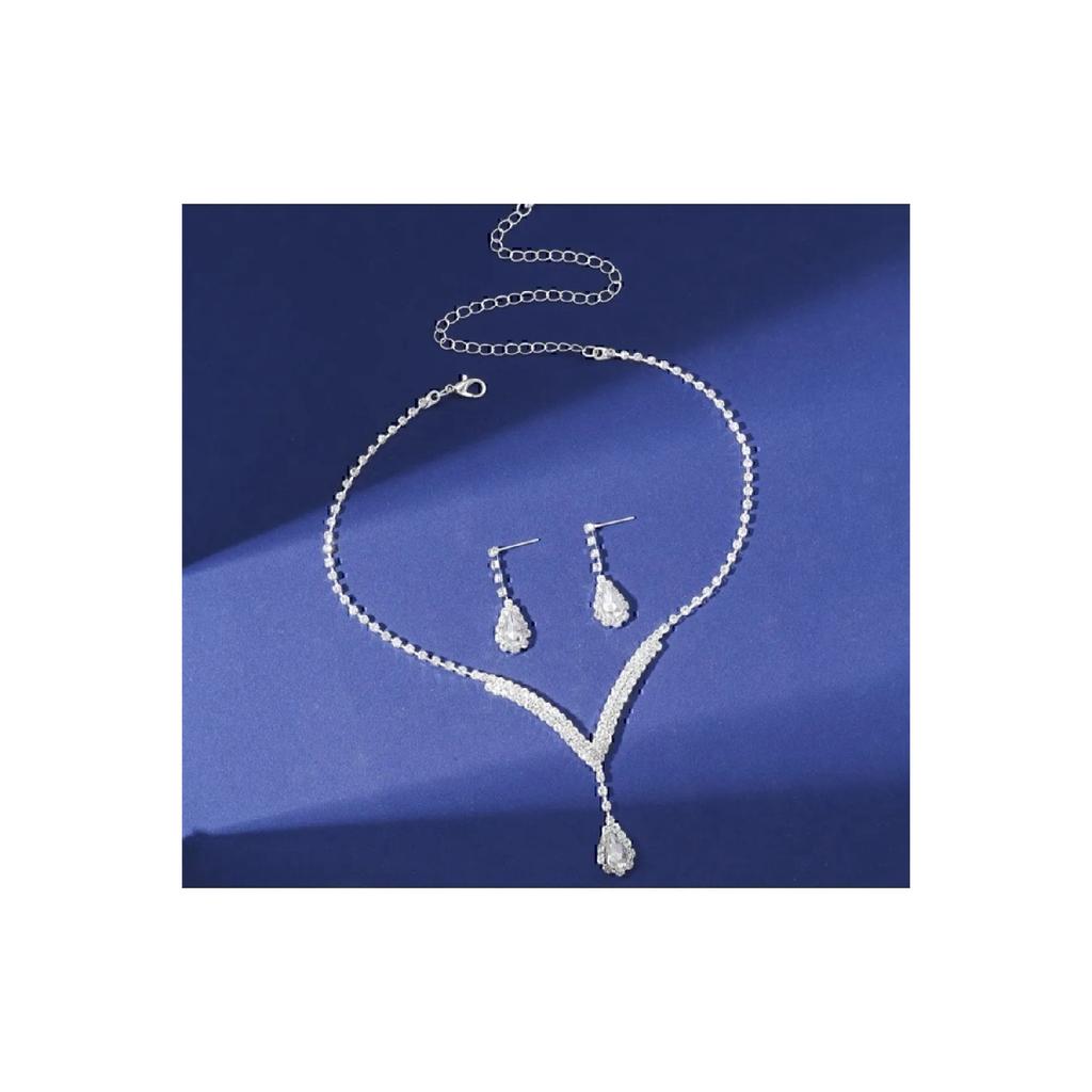 Комплект ожерелья и серег