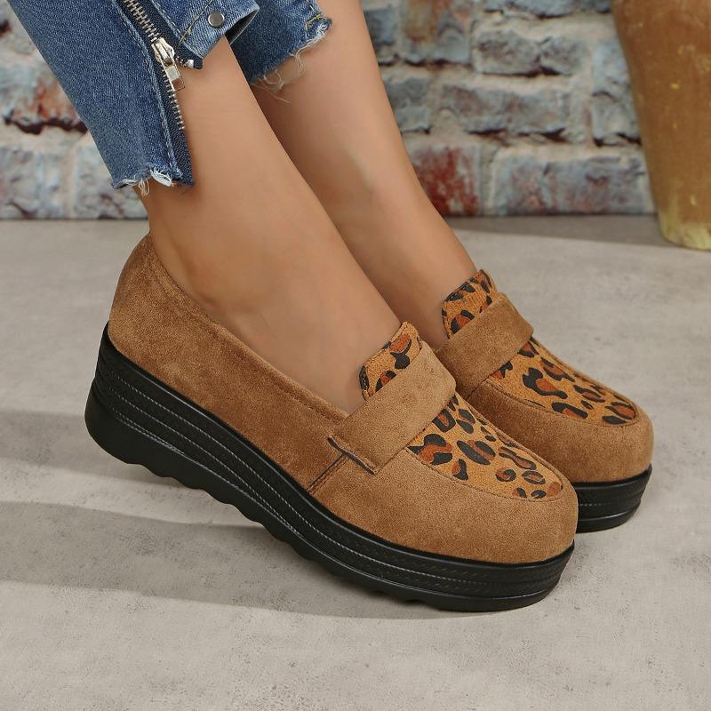 Женские лоферы на танкетке с леопардовым принтом, новая замшевая модель больших размеров на платформе для осени 2025 года