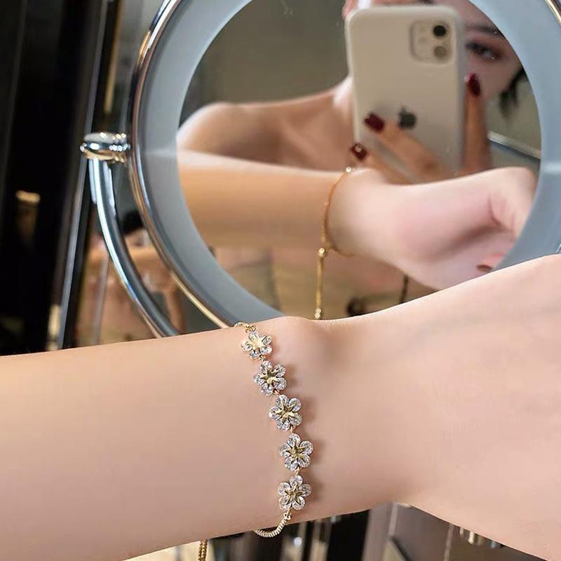 Korean version fashion five-pointed star flower bracelet zircon pull adjustable bracelet floral bracelet women's five flower bracelet