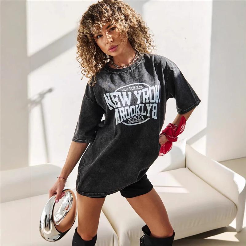 Черная футболка с графическим принтом в виде печати с ретро-цветком - 100% хлопок, короткий рукав