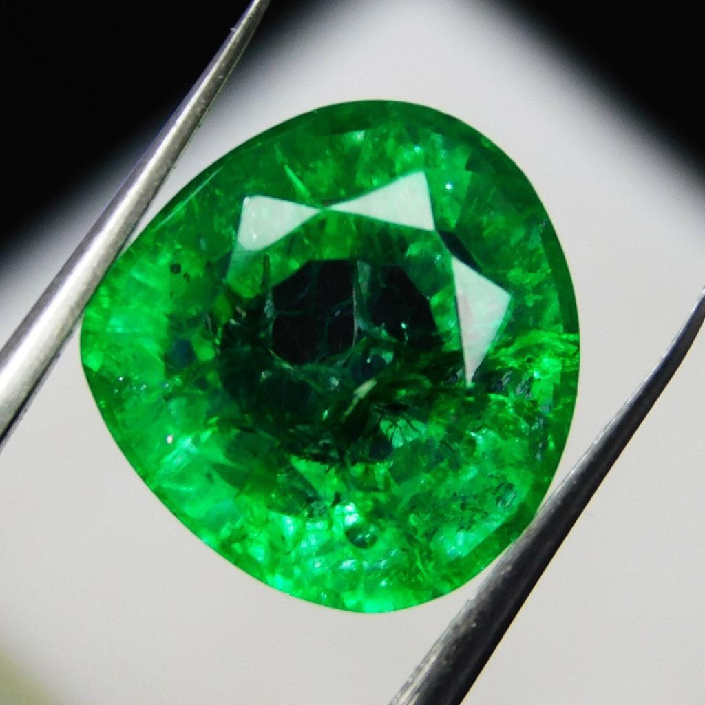 Natural Green Emerald Loose Gemstone 5.50 ct Pear Cut for Jewelry Making and Gem Collections