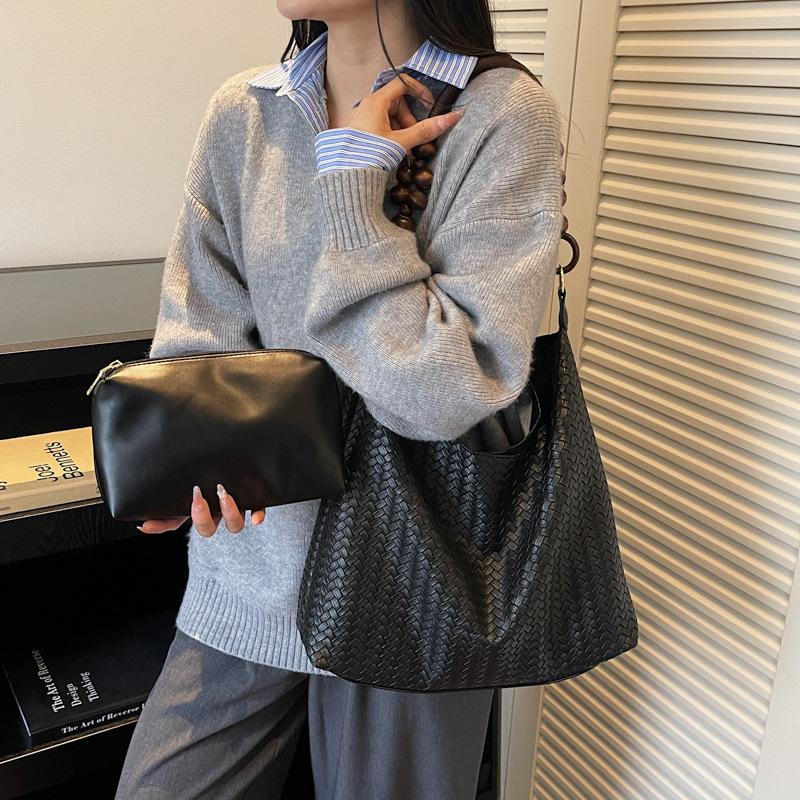 Large-capacity Retro Woven Underarm Bag Women's 2025 New Autumn and Winter Versatile Single Shoulder Mother and Child Bag Commuter Tote Bag