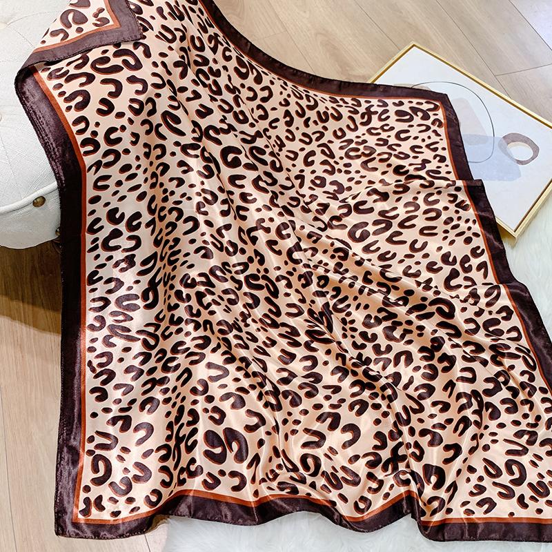 Popular Shawls Europe And America Fashion Bandannas Wild Leopard Print Sunscreen 90X90CM Bandanna Luxury Square Silk Scarves