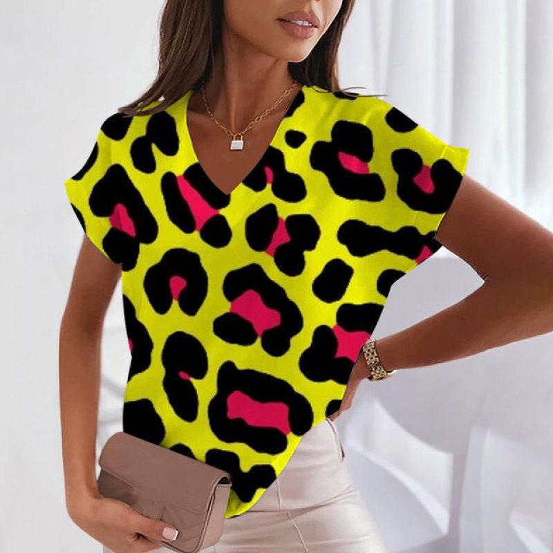 Women's V-neck Peacock Print Short Sleeve Tops Harajuku Oversized Tee Shirt Fashion Elegant Tees Casual Pullover Summer Clothing