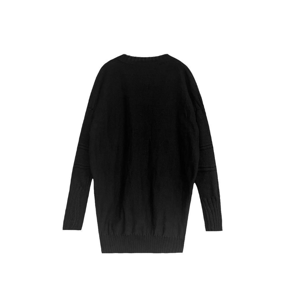 «Осень/Зима 2024 года, объемное платье-свитер с V-образным вырезом — уютная трикотажная модель средней длины»