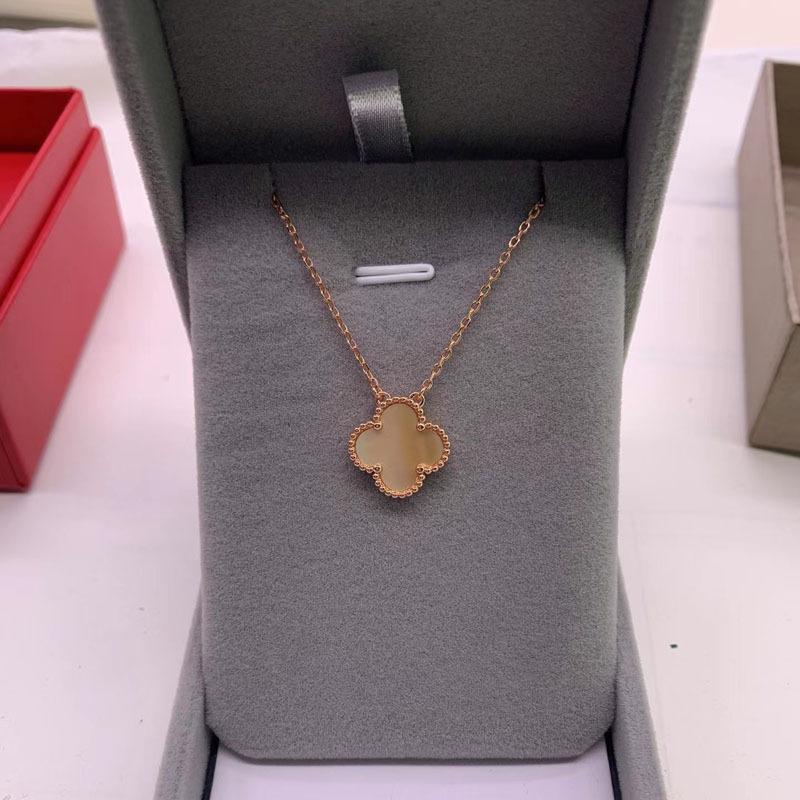 Легкое роскошное ожерелье с подвеской в виде четырехлистного клевера, рябчика, красного агата и малахита на золотой цепочке