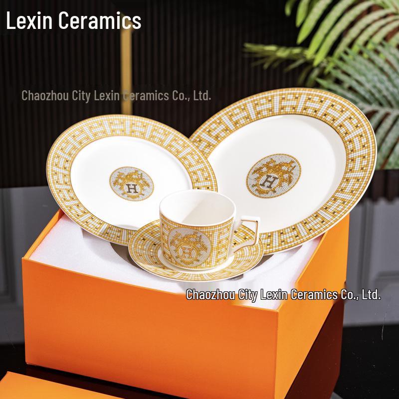 Набор столовой посуды из костяного фарфора в европейском стиле: Керамические Чашки и Блюдца, Креативные Фруктовые, Обеденные и Стейковые Тарелки