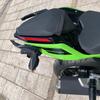 LEDISHUN Вспомогательные ручки для мотоцикла, Боковые ручки (черный) для Kawasaki Ninja 400 Z400 (2018-2023 гг.) и Ninja 250 Z250 (2019-2023)