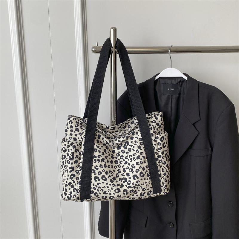Холщовая сумка с леопардовым принтом для женщин с большой вместимостью, новая повседневная летняя универсальная сумка на одно плечо для поездок в колледж