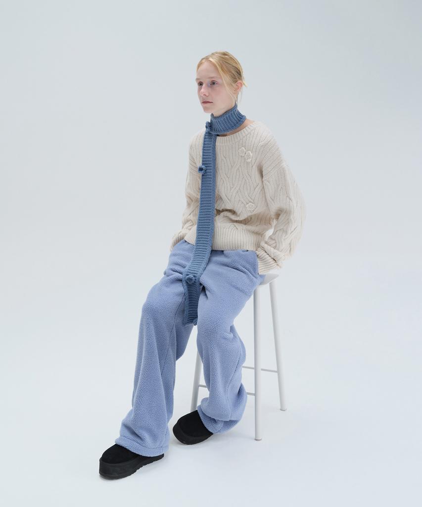 Daiaegeuneol Вязаный пуловер с аппликацией из кабельных кос (слоновая кость)