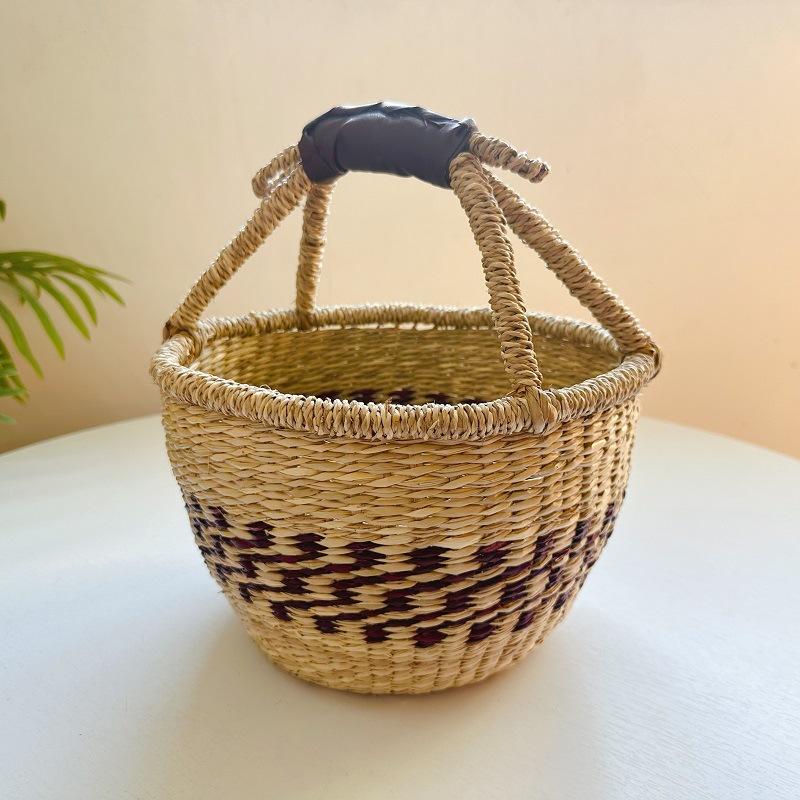 eaweed Handmade woven picnic basket for storing fruits and vegetables, Cosmetics kitchen organizer flower girl basket