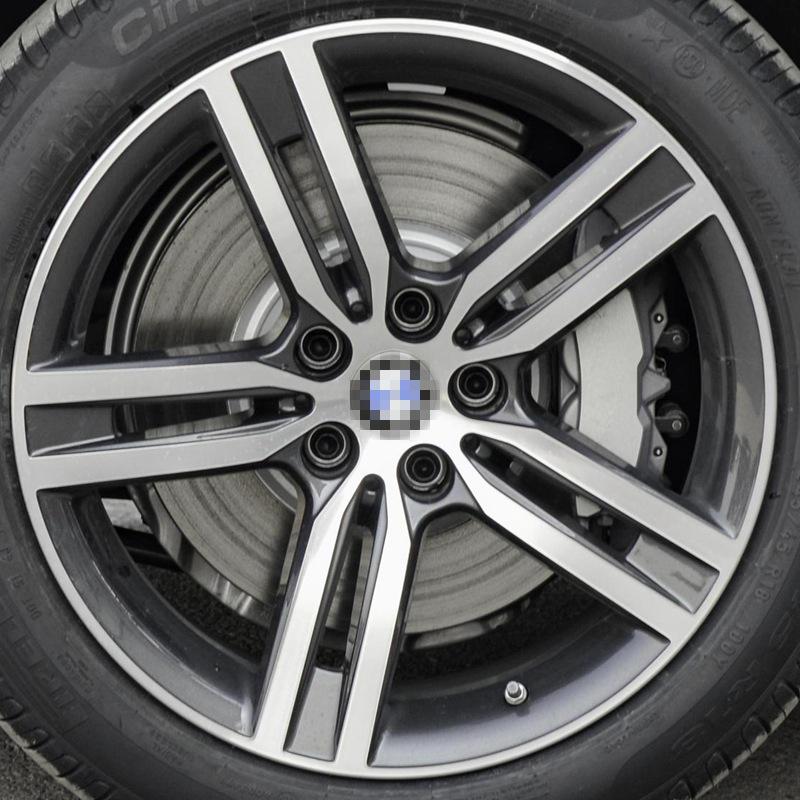 Совместимо с дисками BMW 5 серии 525li, 535, 520, 530 и 528; доступен с 17-, 18- и 19-дюймовыми легкосплавными дисками и шинами.